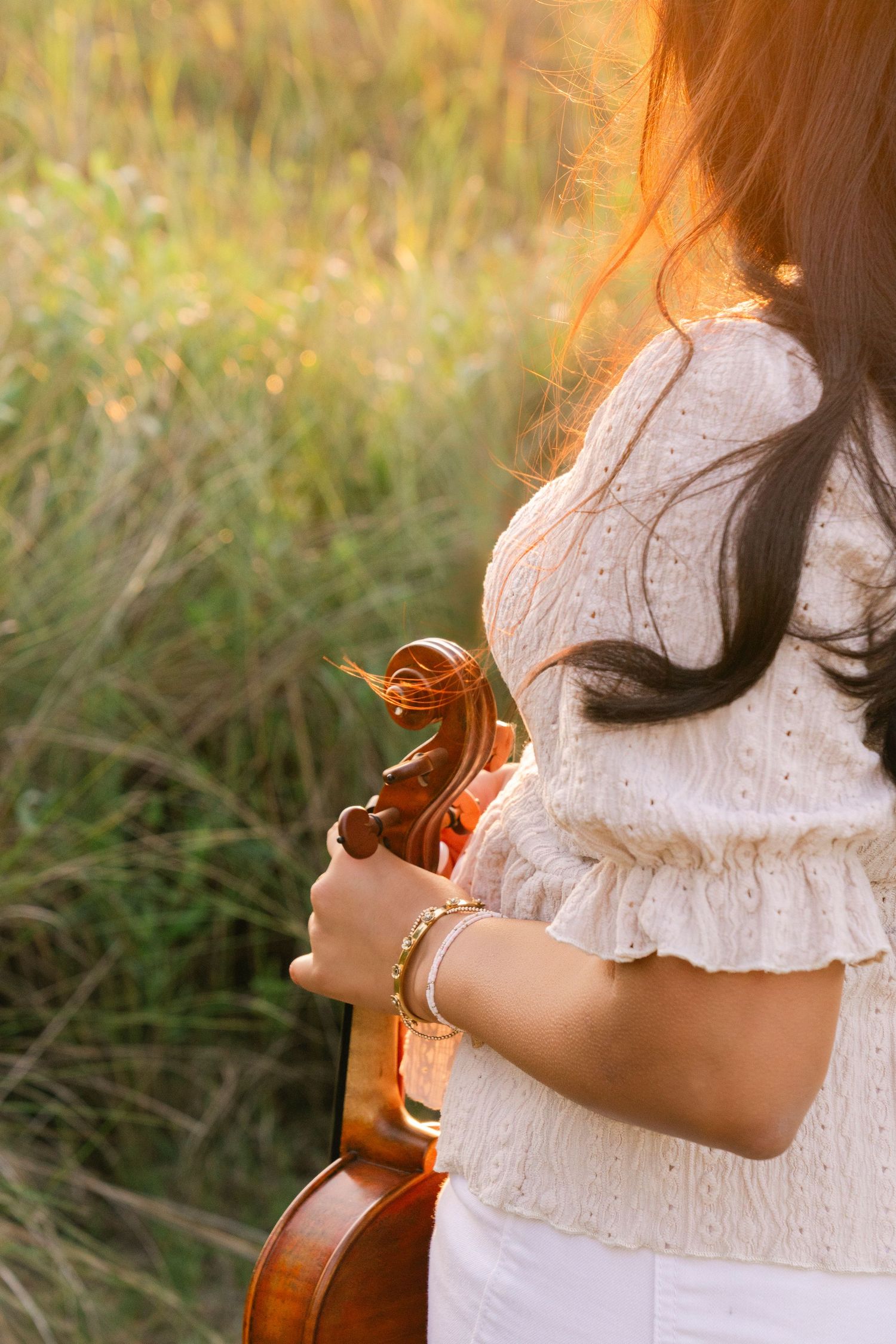 A golden senior session on Jekyll Island featuring viola and freckles