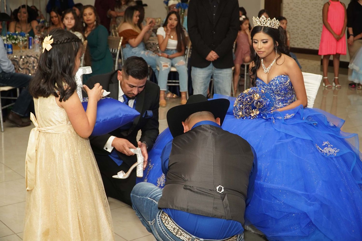 The Ultimate Quinceañera Timeline by Fotolilly Photography quince timeline dallas fort worth quince photographers