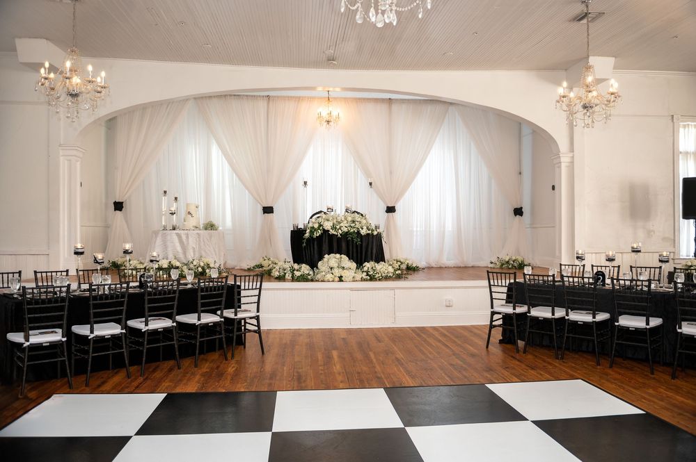 Elegant altar florals for a black-tie Florida wedding ceremony