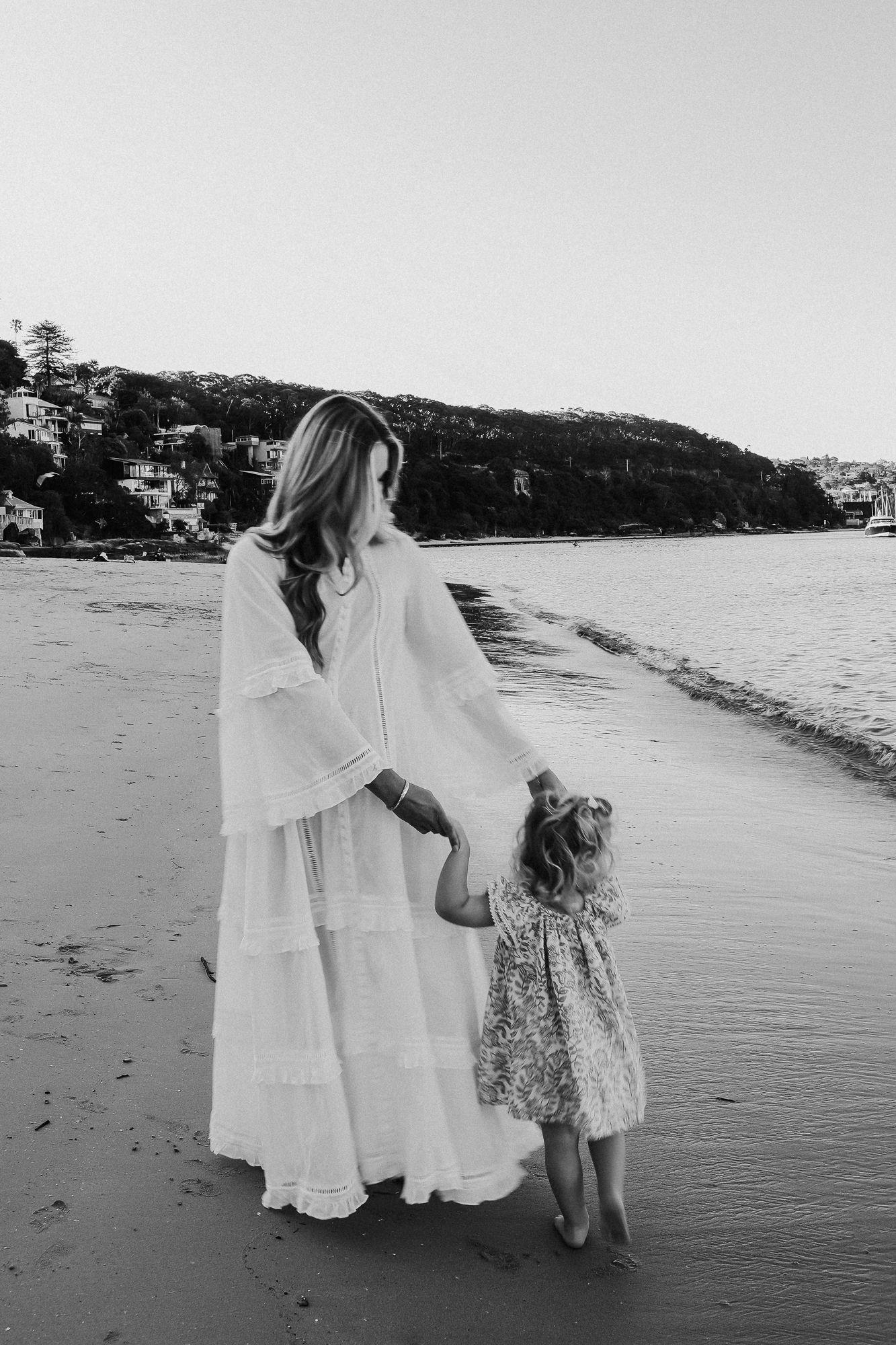 Black and white pregnancy photoshoot at the beach by Martine Payne