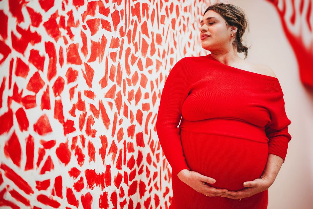 Maternity session at the National Portrait Gallery. Mixed media. Photographed by Joey Rushfield of the DMV area.