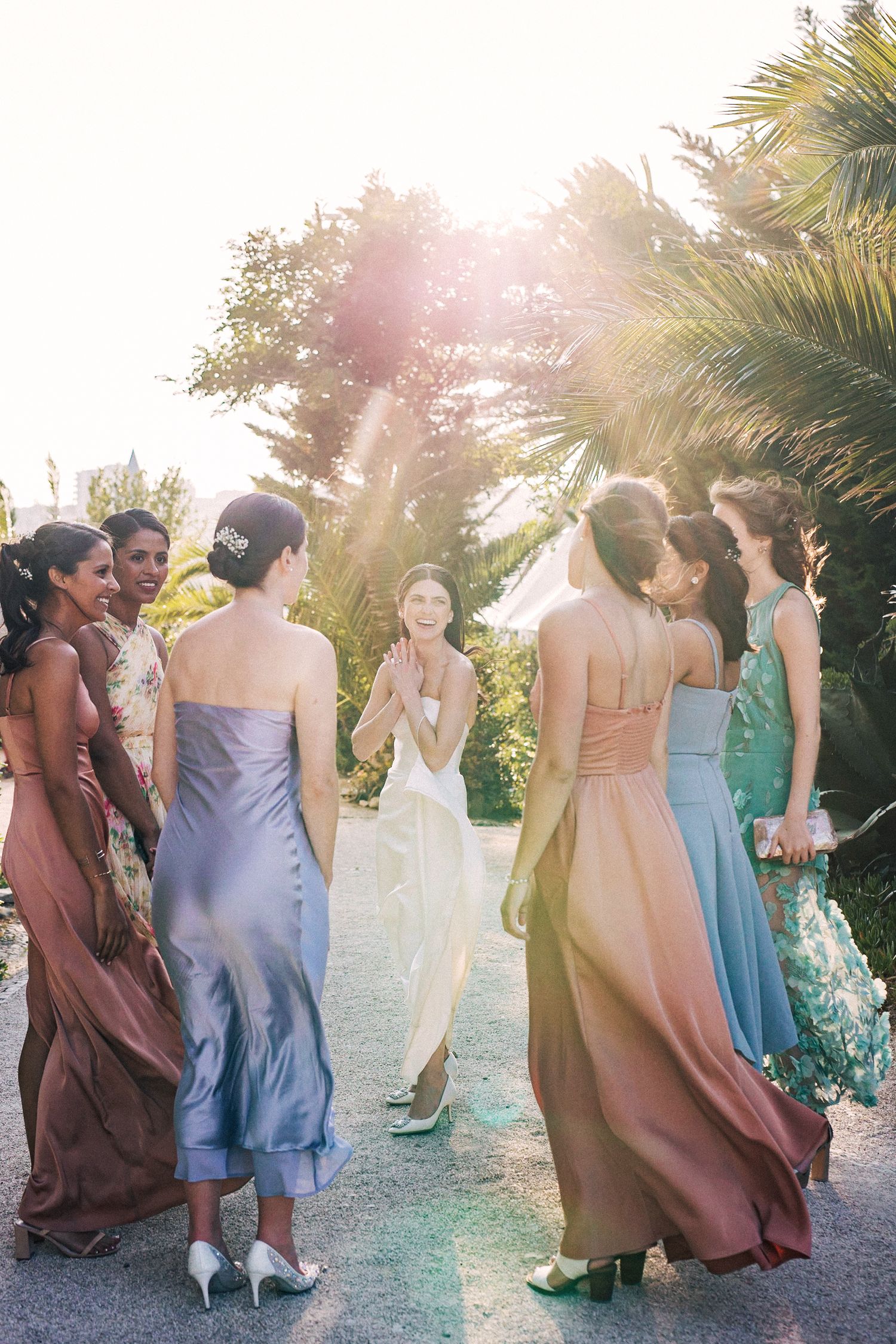 Romantic French destination wedding in Portugal — captured with cinematic flair at Forte da Cruz. By Regina Wedding Photographer Lisbon