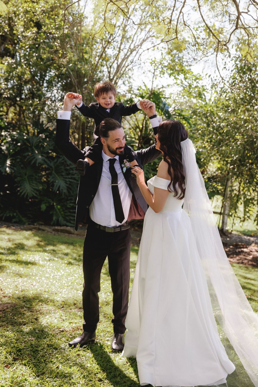 gold coast scenic rim brisbane wedding photographer Albert River Wines