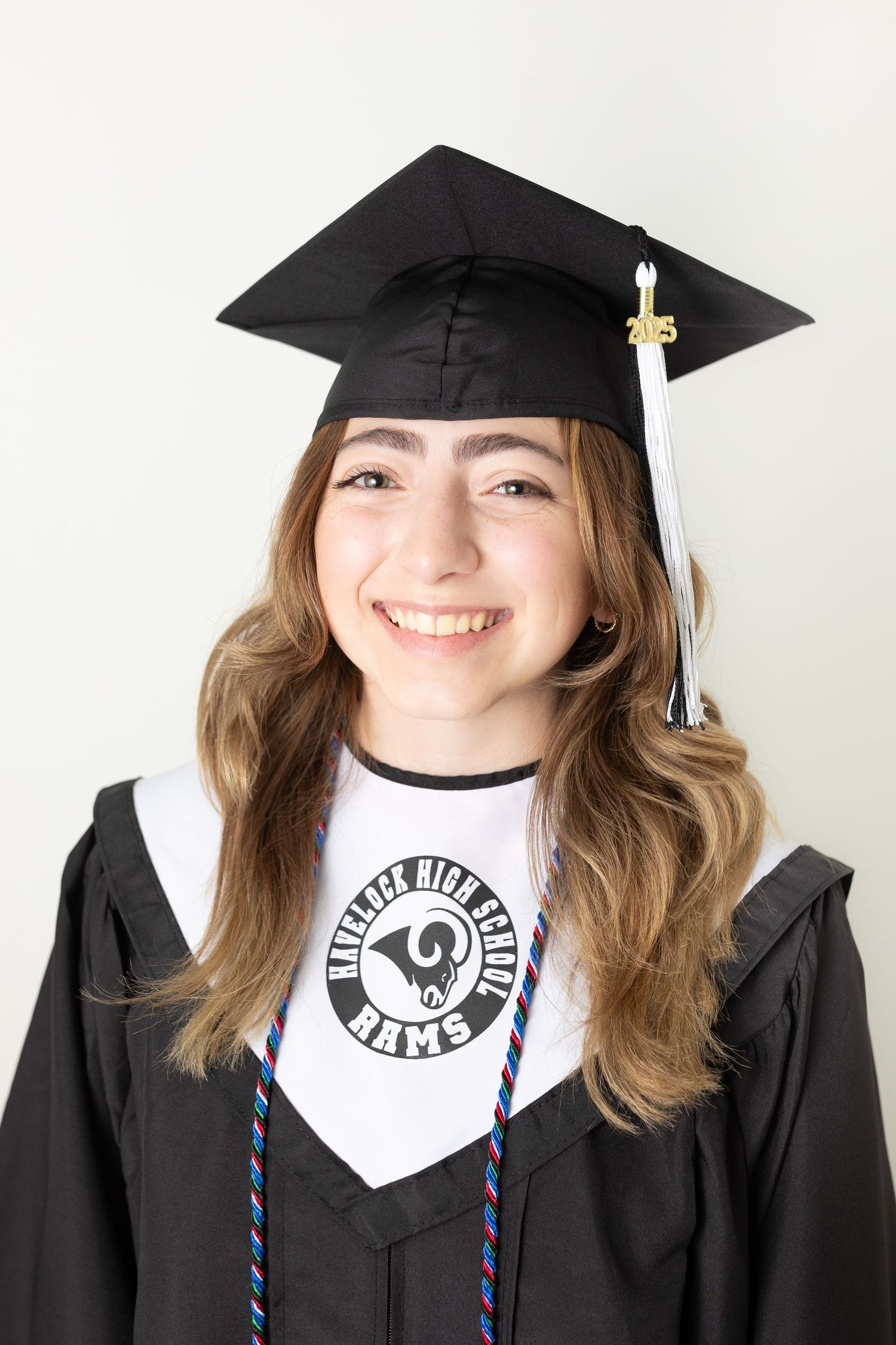 senior photo cap and gown Croatan, swansboro, Havelock senior photography. Samantha Ann Photo studio near hubert and jacksonville nc