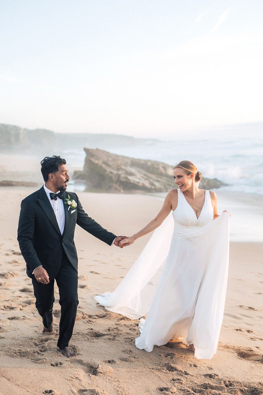 Romantic destination wedding in Portugal — captured with cinematic flair at Arriba by the Sea. By Regina Wedding Photographer Lisbon
