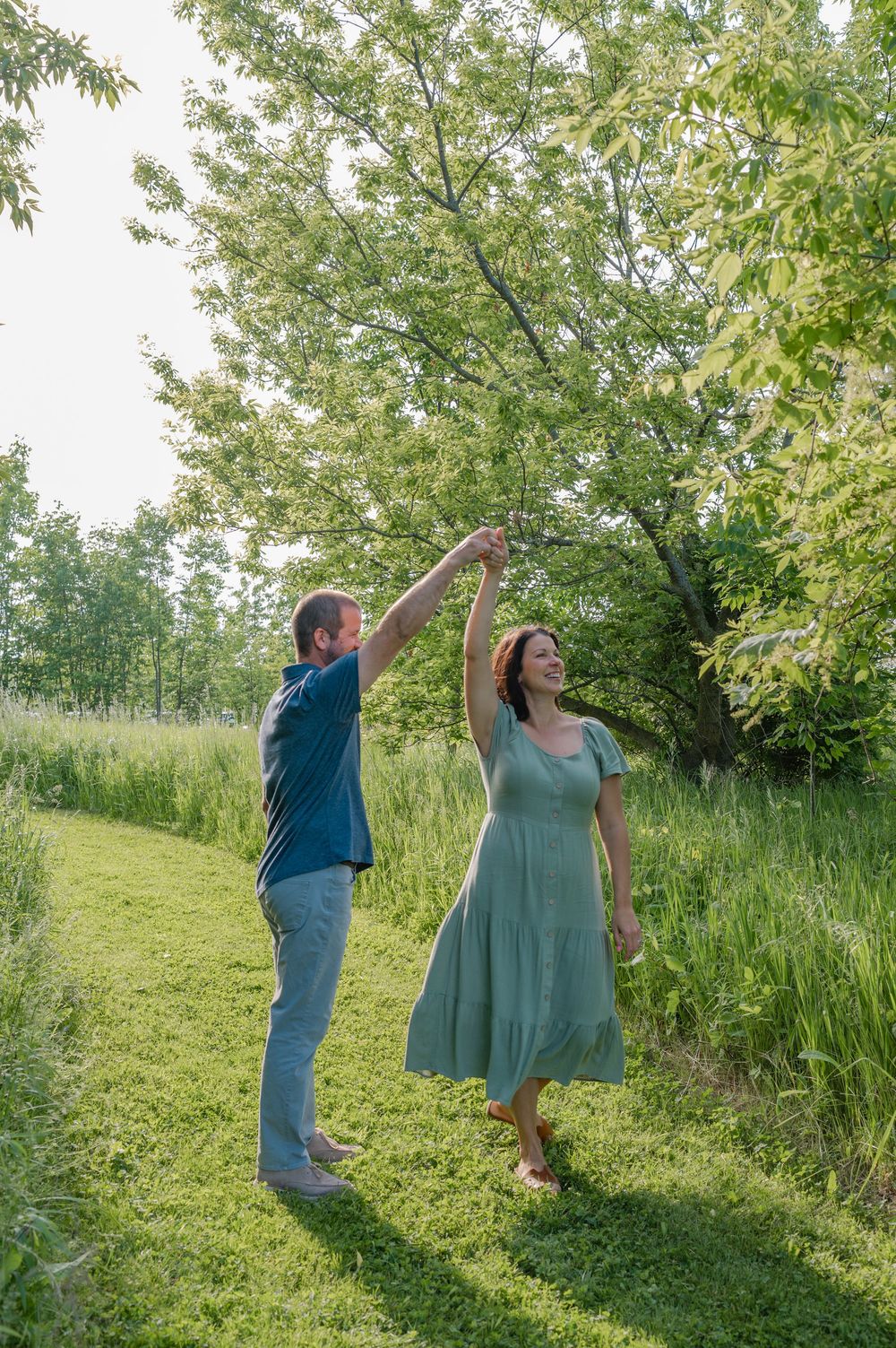 couple spinning wife