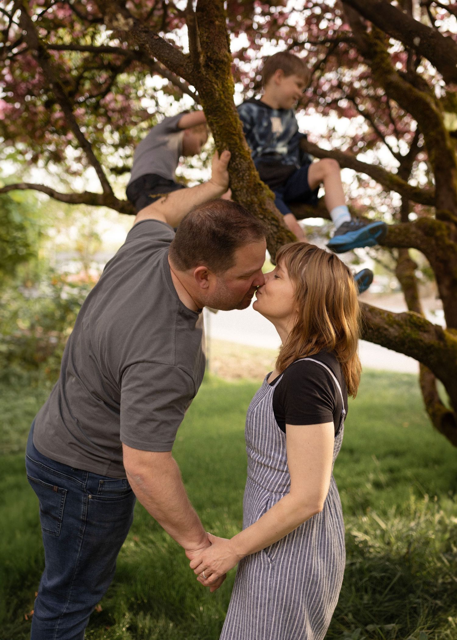 Photos in your own garden or front yard add a special sentimental touch and even more meaning to your family portraits. Surrey.