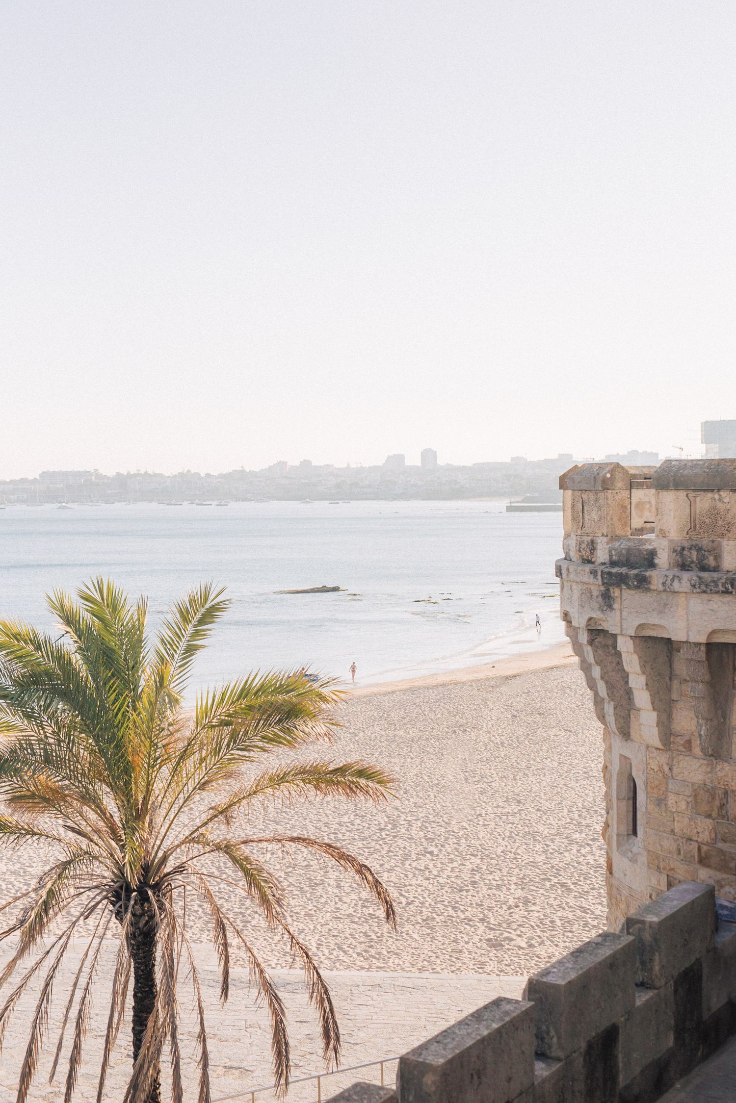Romantic French destination wedding in Portugal — captured with cinematic flair at Forte da Cruz. By Regina Wedding Photographer Lisbon