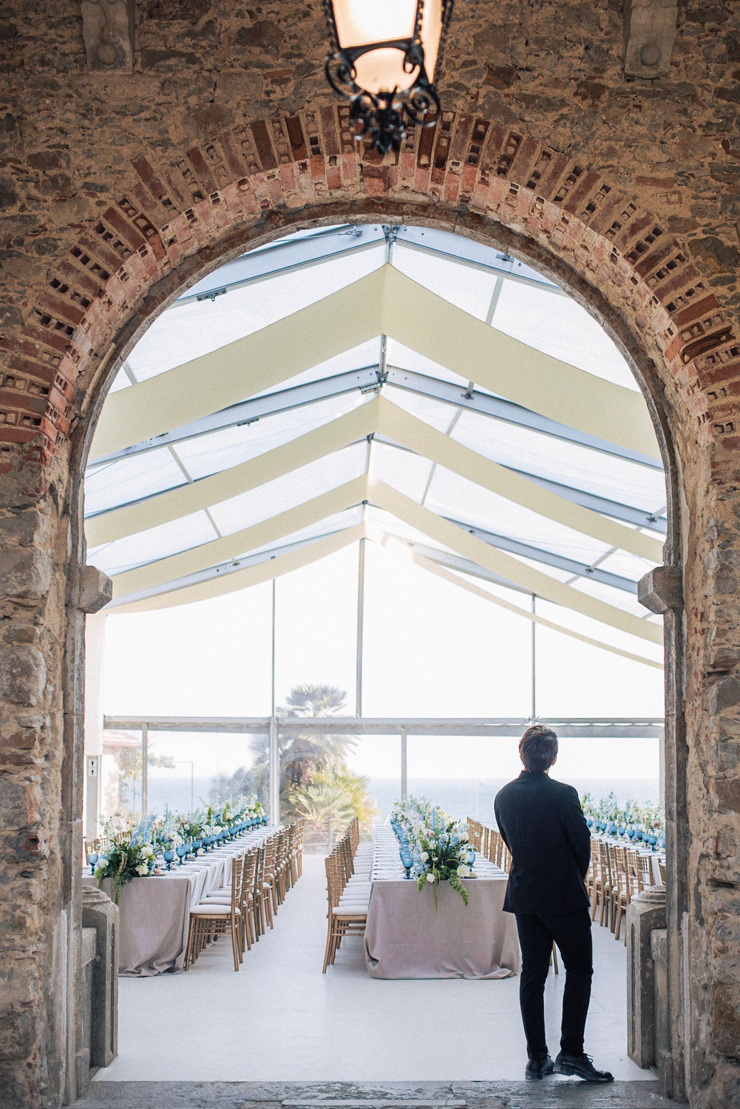 Romantic French destination wedding in Portugal — captured with cinematic flair at Forte da Cruz. By Regina Wedding Photographer Lisbon