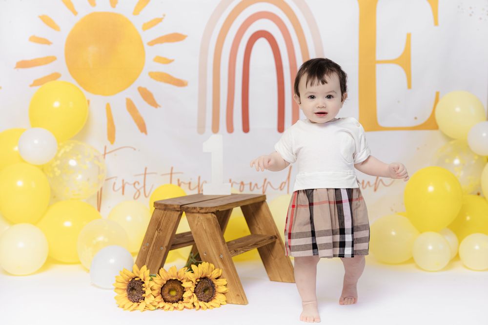 Birthday Photo - Cakesmash Photographer Wigan - Northwest milestone Photographer - Professional photography studio wigan.