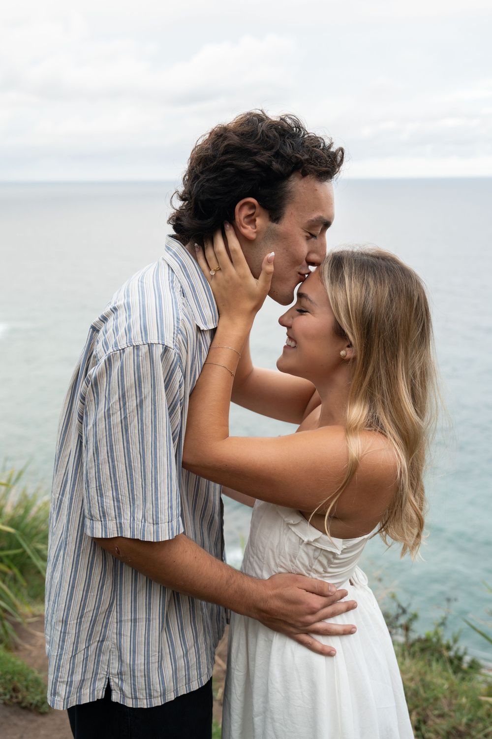 surprise marriage proposal with a kiss at sea cliff bridge Wollongong