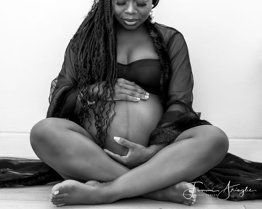 At-home maternity shoot, captured by Funmi Akingbe for Pataki Photos
