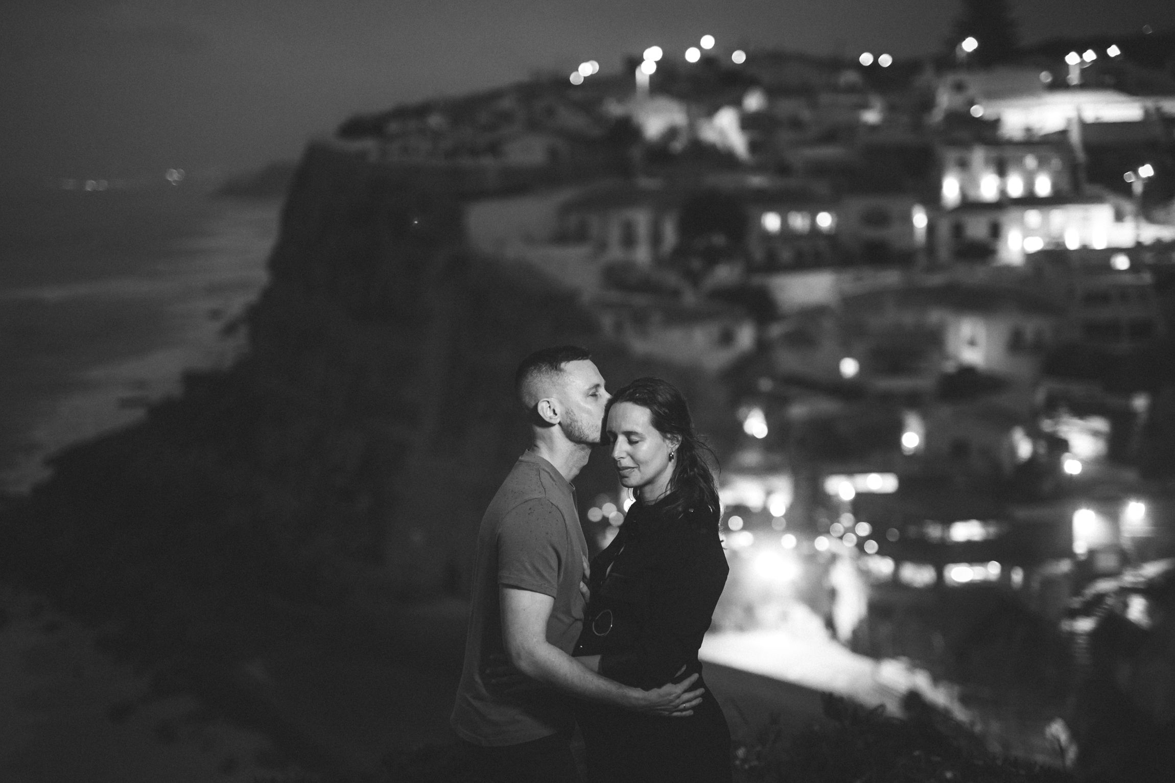 Natural and intimate pregnancy session at azenhas do Mar, portugal, capturing the beauty of a couple expecting their first child