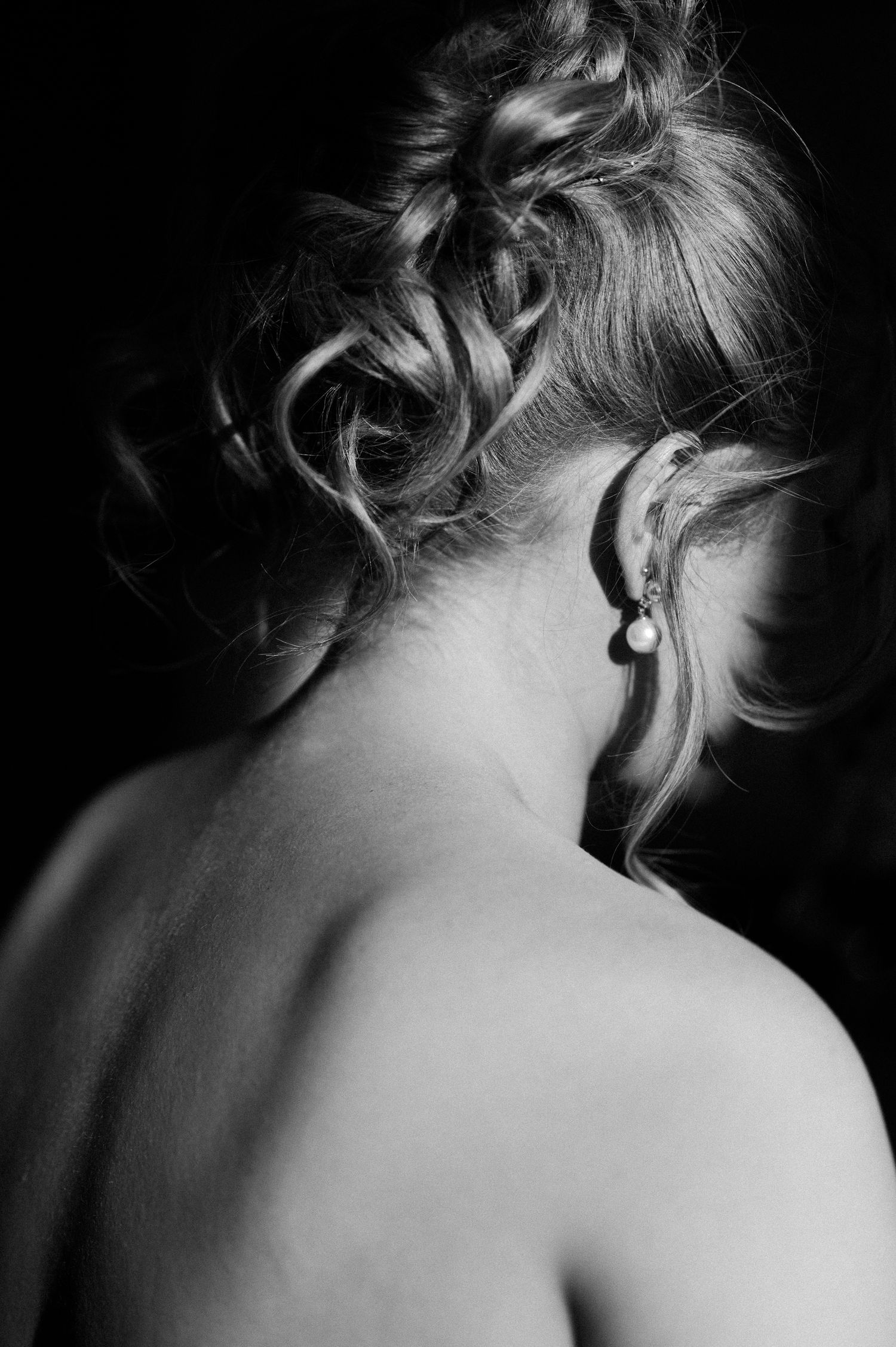 Relaxed wedding elopement in London city, taken by editorial, documentary wedding photographer based in the UK