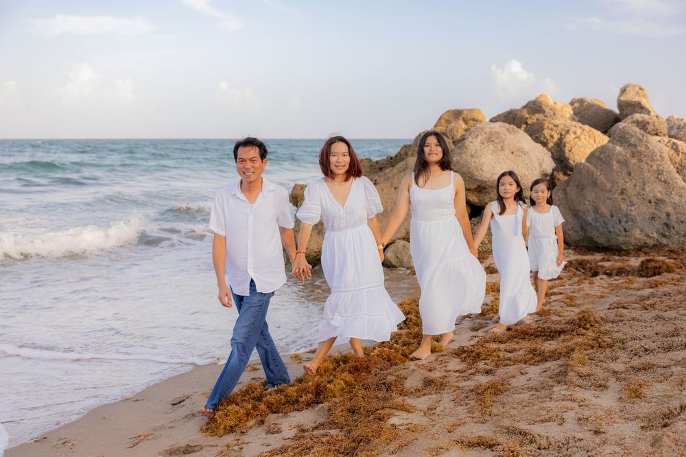 Vacation family photo session in Fort Lauderdale with smiling grandparents, grandkids, and adult children at the beach