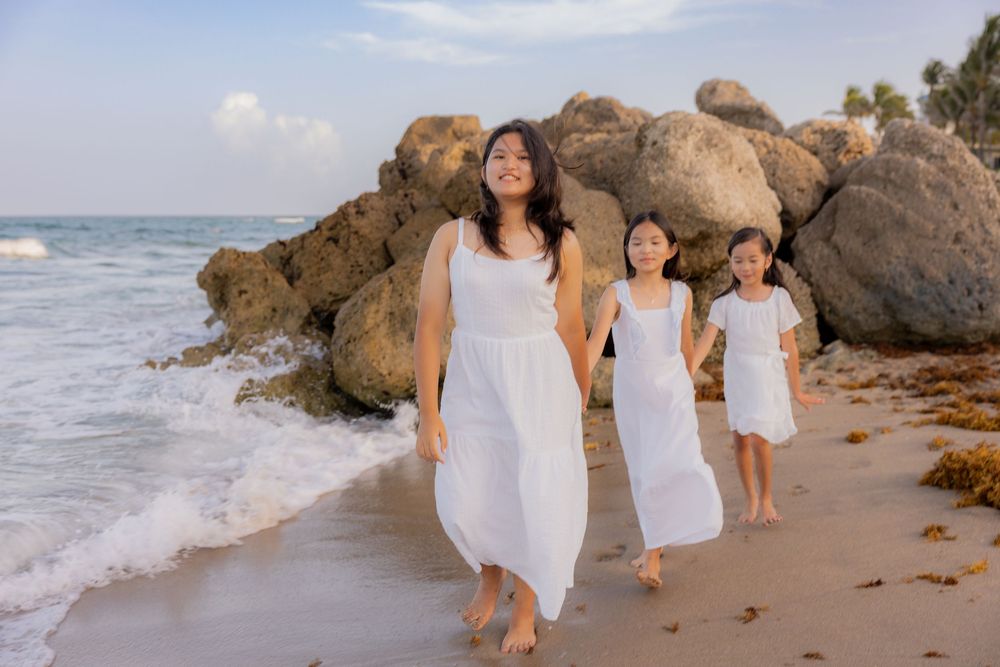 atural family photos in Fort Lauderdale with parents, siblings, cousins, and grandparents captured during vacation