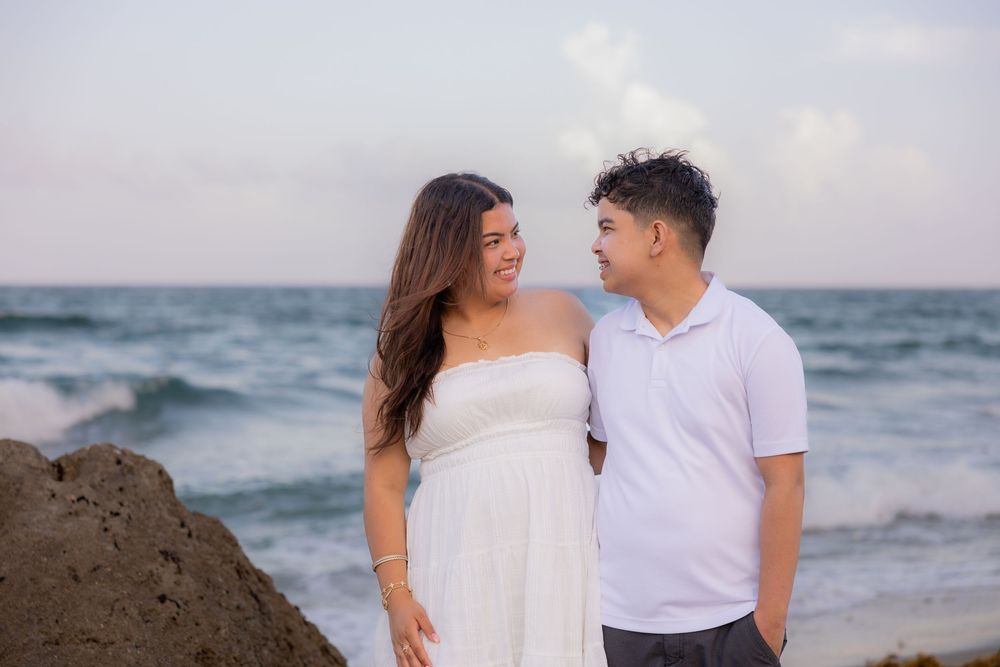Fort Lauderdale photographer capturing extended family photos with grandparents, kids, and parents visiting South Florida