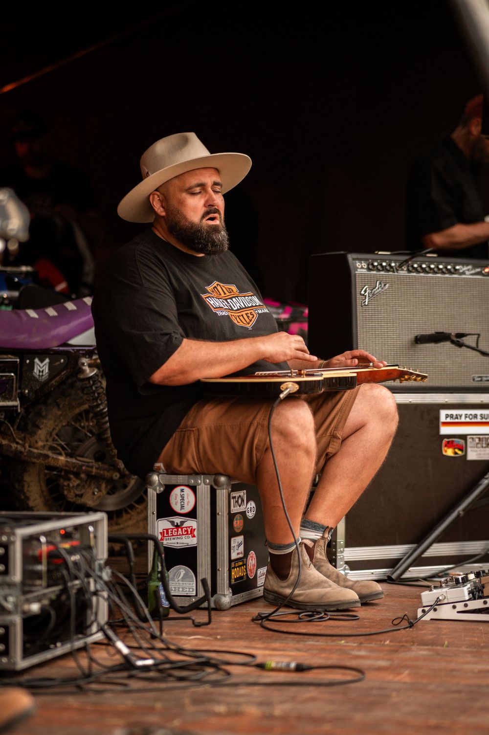 Concert de Frack & Damien sur le stad Harley-Davidson France aux Wheels and Waves 25 de Biarritz