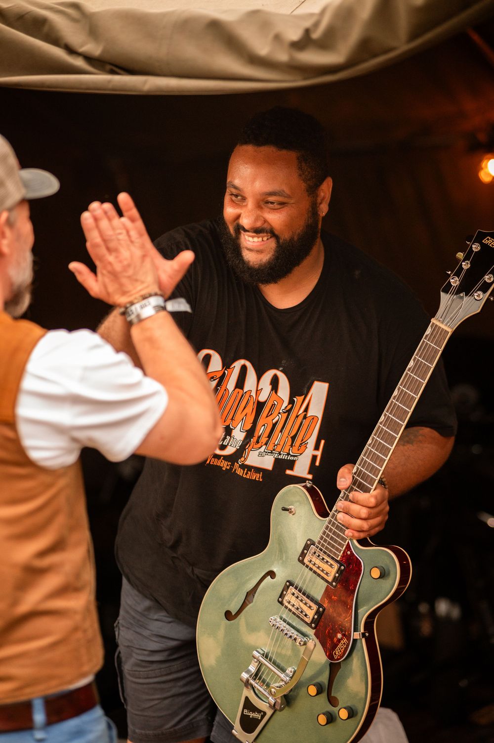 Concert de Frack & Damien sur le stad Harley-Davidson France aux Wheels and Waves 25 de Biarritz