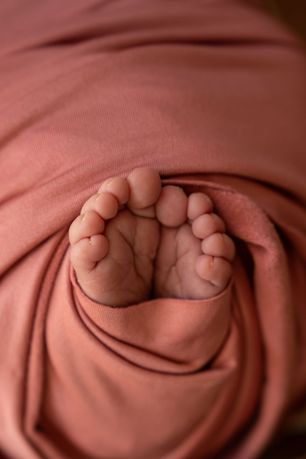 newborn baby tiny toes