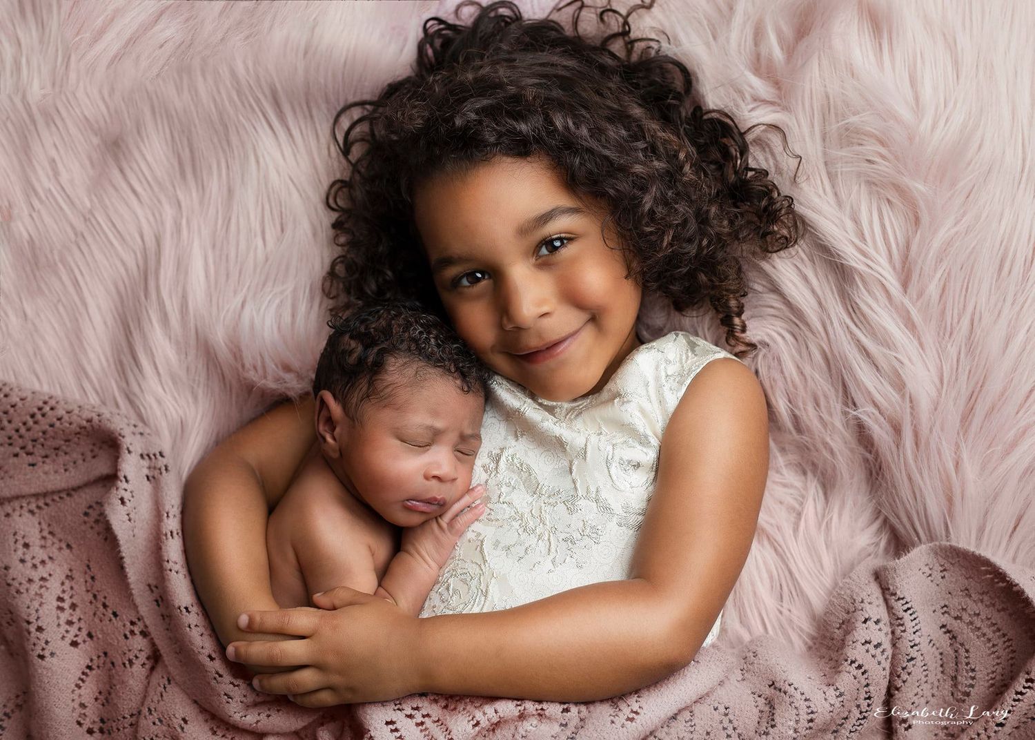 combining video and photos for newborn photography sessions in Cloverdale Surrey BC. Canada. Siblings smile and snuggle.