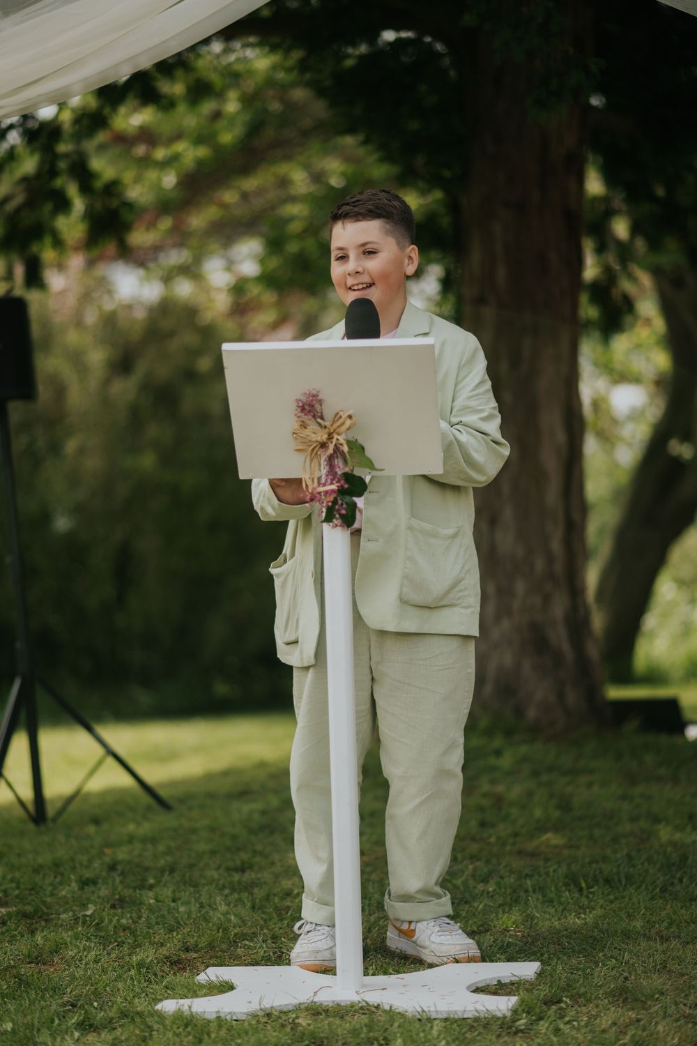 Photographe de mariage capturant une cérémonie laïque en Gironde