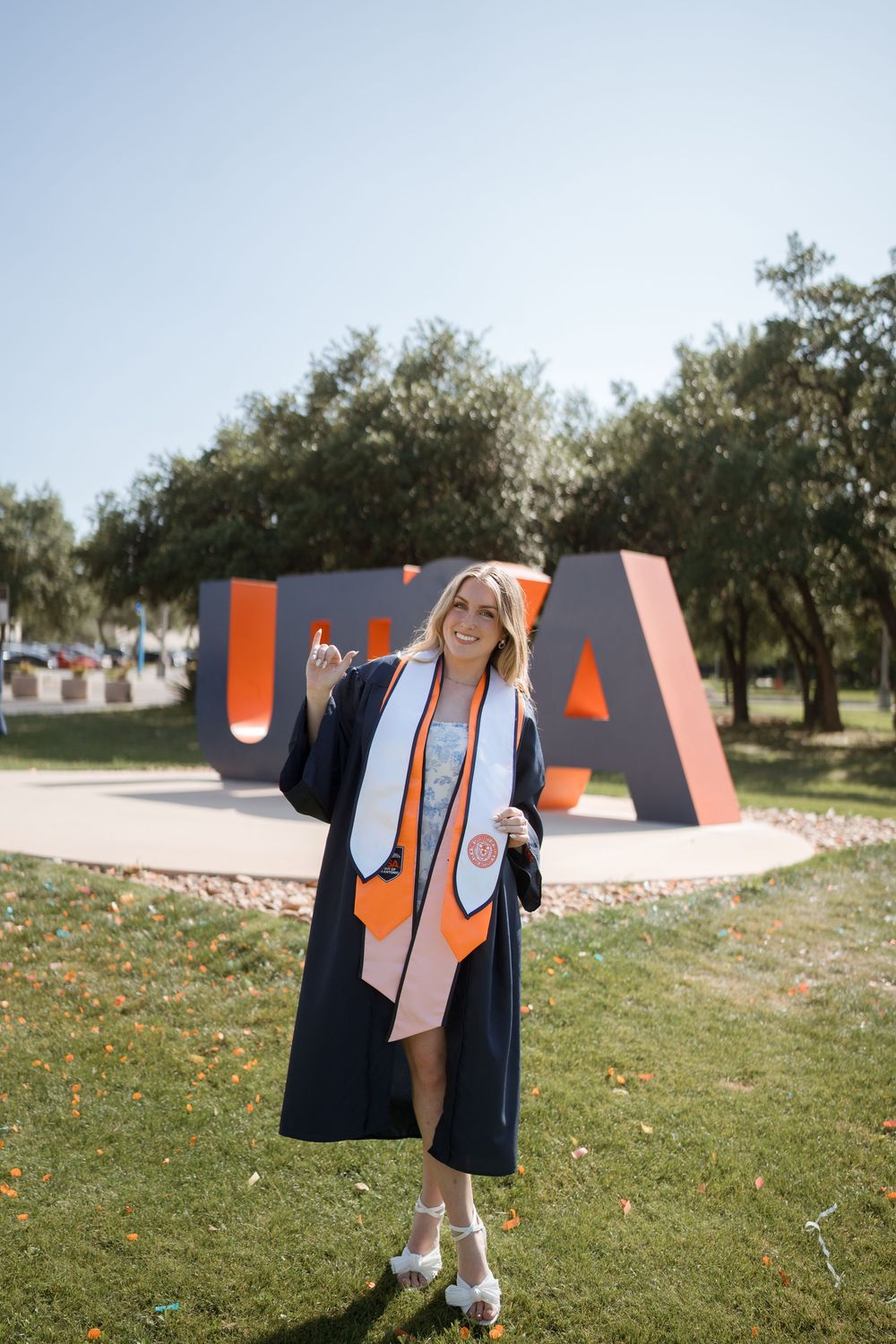 utsa graduation photoshoot