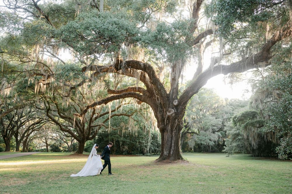 Legare Waring House wedding photos from a top Charleston wedding photographer. See more timeless and candid wedding photos Legare Waring