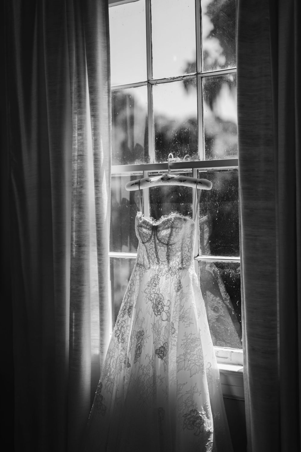 Legare Waring House wedding photos from a top Charleston wedding photographer. See more timeless and candid wedding photos Legare Waring