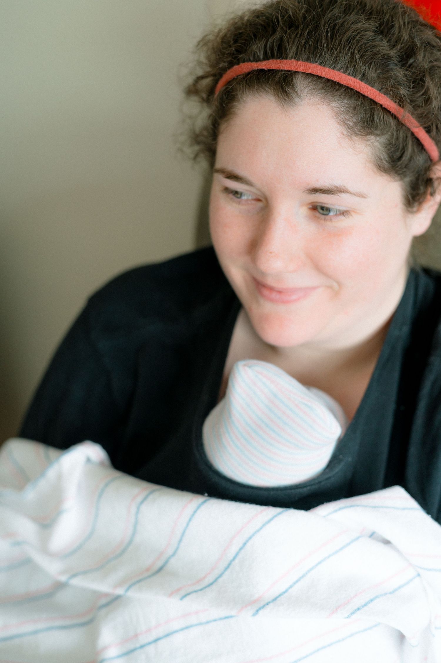 Nicole Openshaw York PA Newborn Photographer, Mom with newborn in hospital