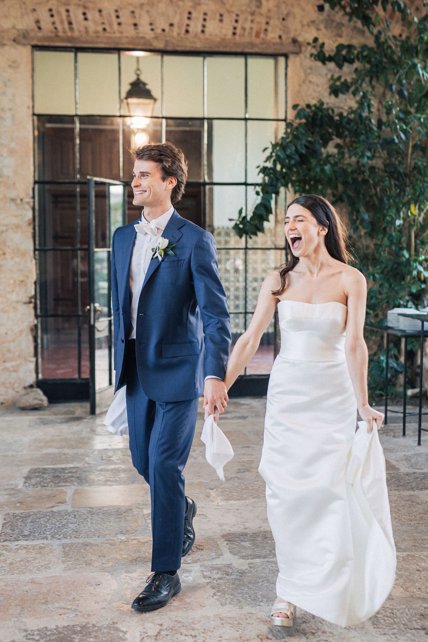 Romantic French destination wedding in Portugal — captured with cinematic flair at Forte da Cruz. By Regina Wedding Photographer Lisbon