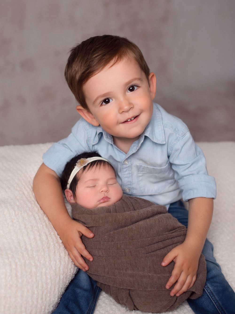 Newborn with siblings photography Seattle
