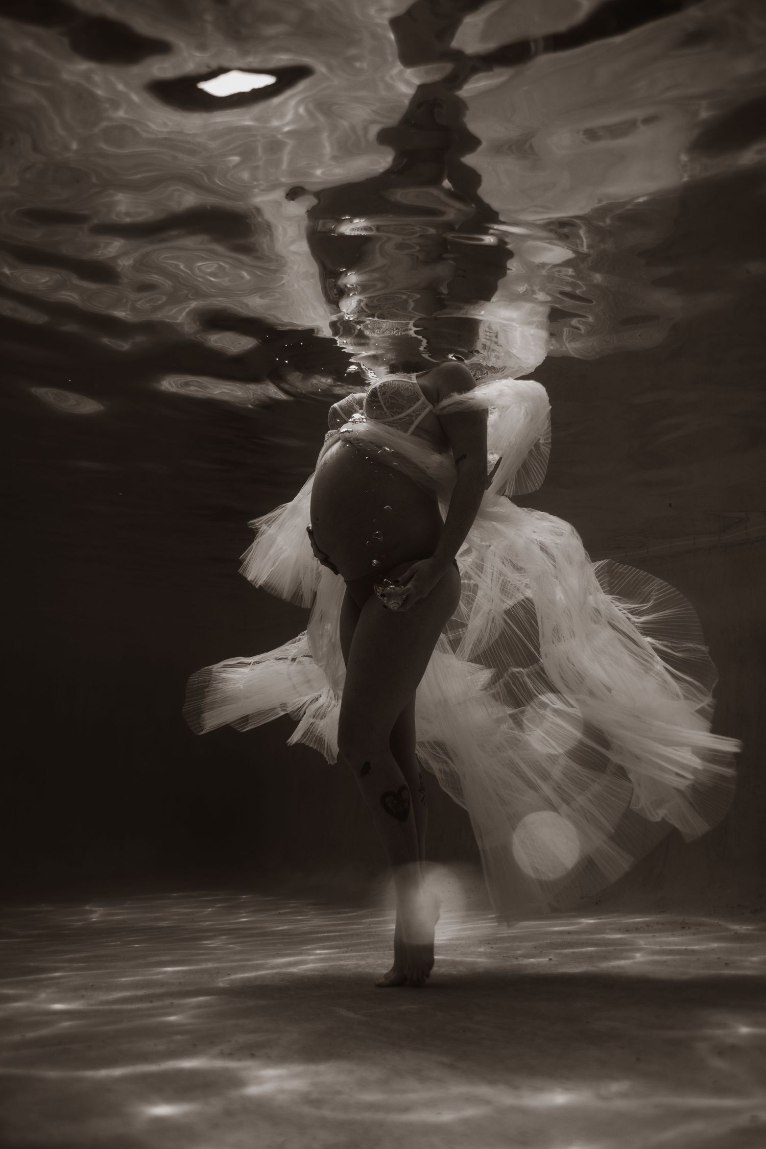 Underwater maternity photographer
