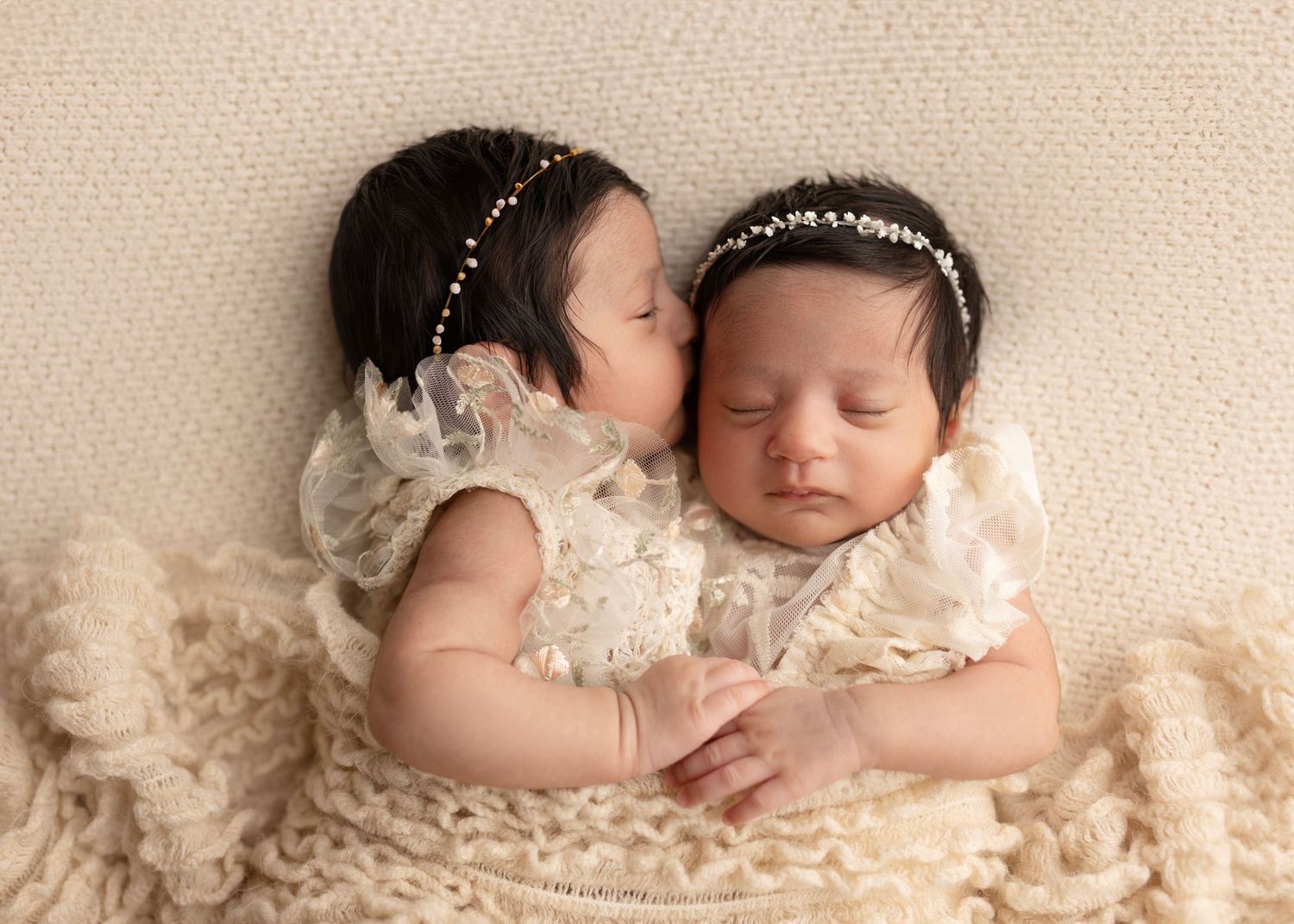 Babies whisper sweet secrets about being a twin and all the fun they will have! The best friends. Elizabeth Lang Photography Surrey