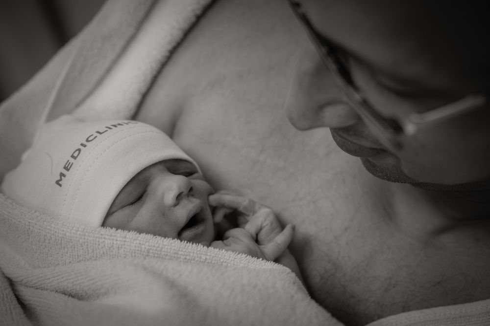 newborn skin to skin with dad birth photographer cape town By Grace Photography
