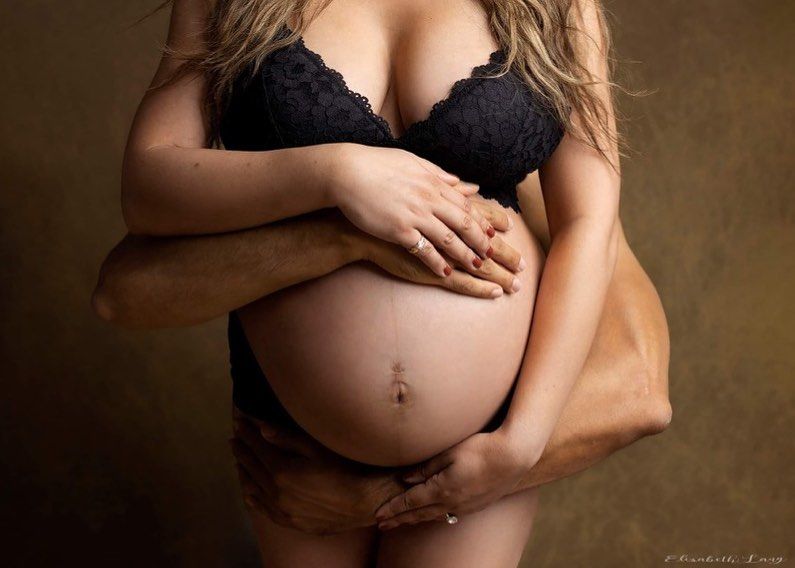 moms bare belly and dads arms. Maternity photos Surrey Vancouver Elizabeth Lang Photography