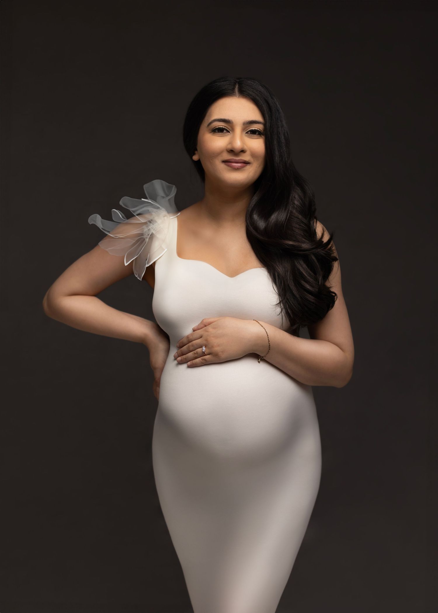 mom in a white dress. Maternity photos Surrey Vancouver Elizabeth Lang Photography