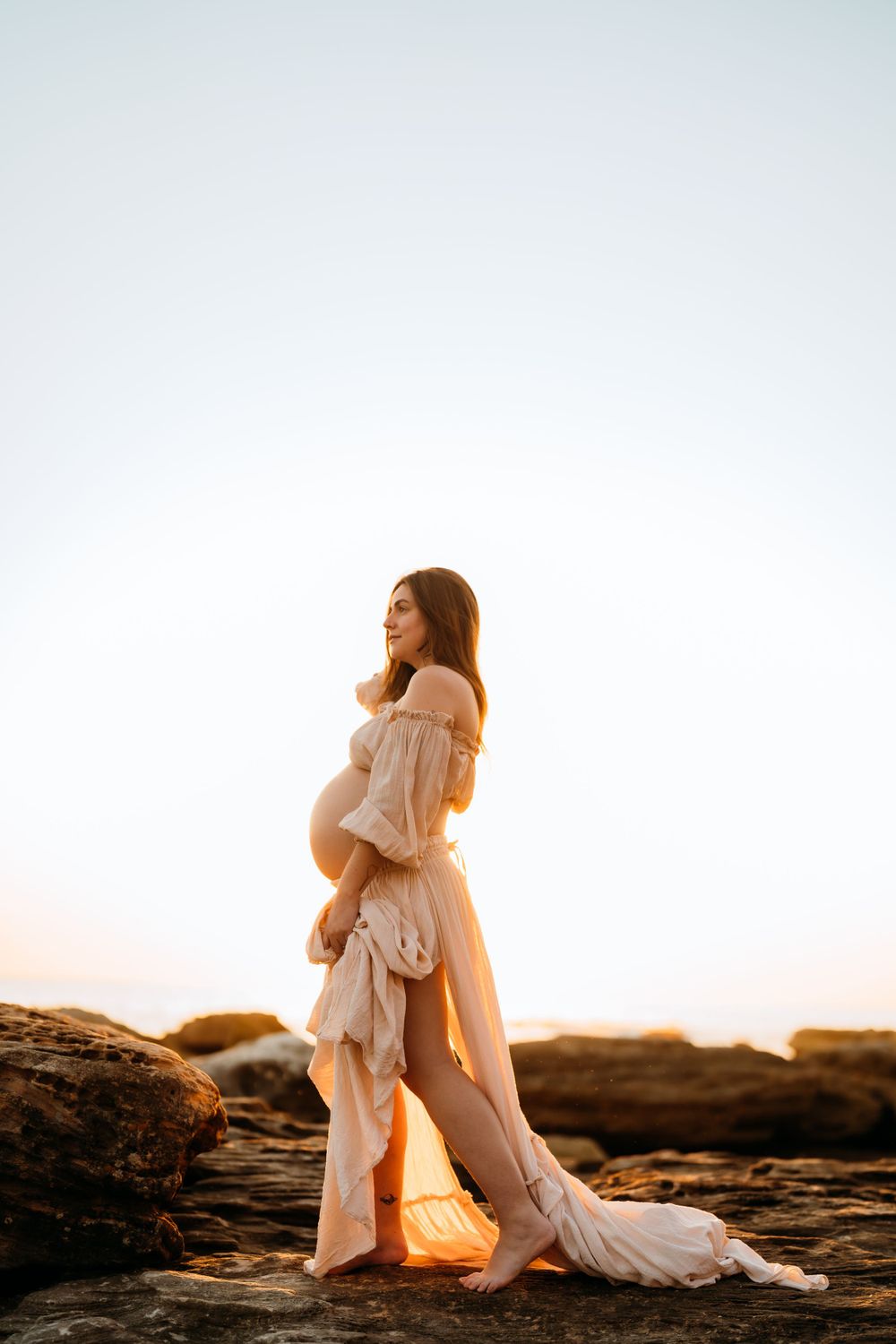 Beautiful sunrise maternity photos in Sydney. Little Bay Beach.