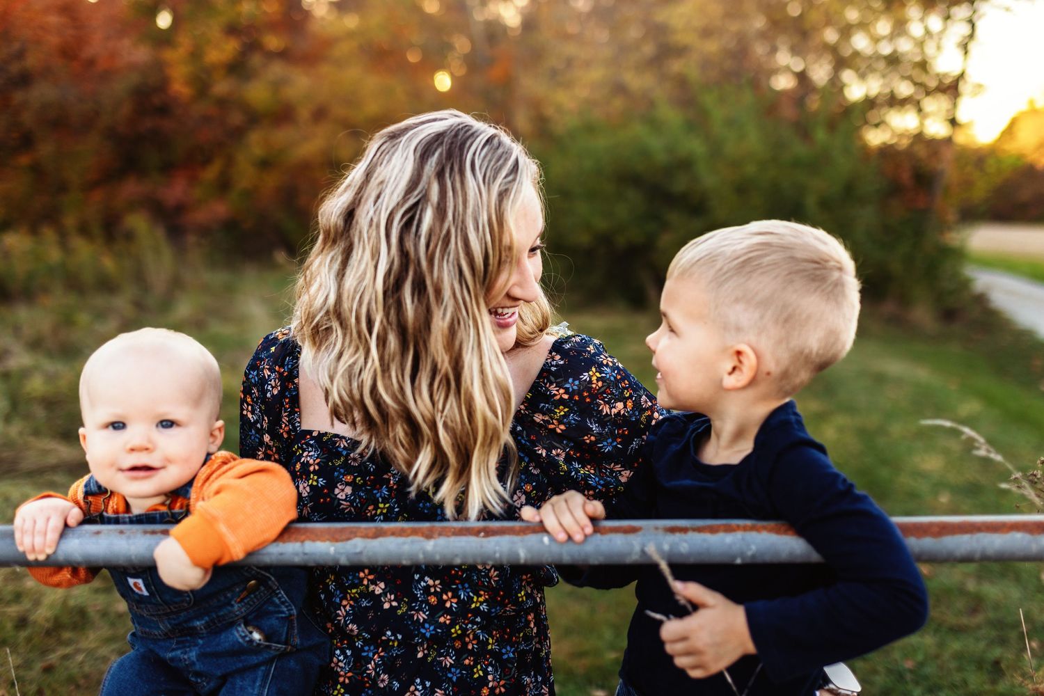 Outdoor Family Photoshoot in Fort Wayne Indiana
