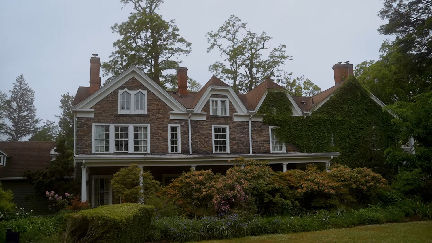 Hasbrouck House wedding venue in Hudson Valley, NY
