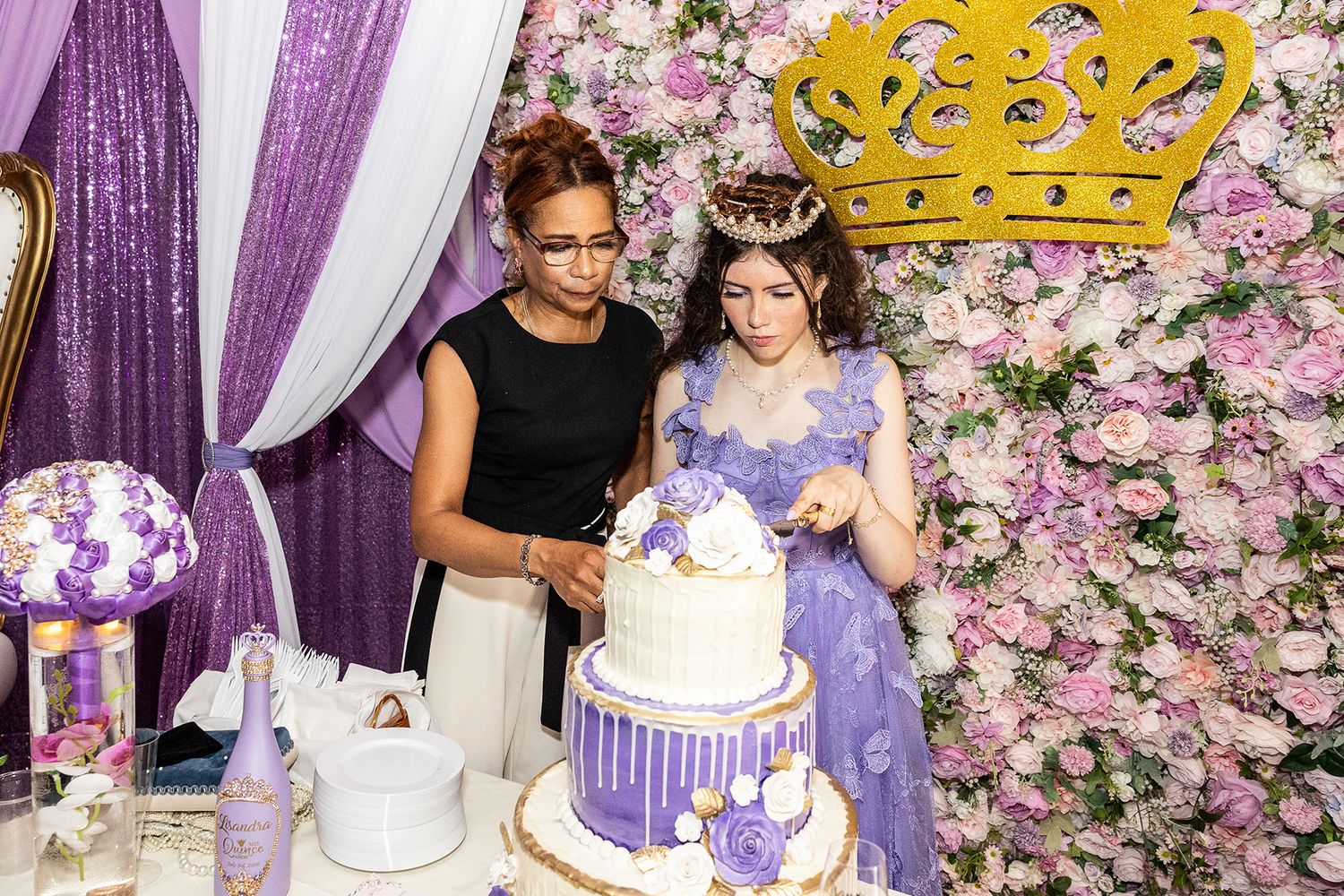 quinceneara photographer, quinceneara, quinceneara photography, sweet 15, birthday photos, birthday girl, quinceneara decor, cake, mom, fun