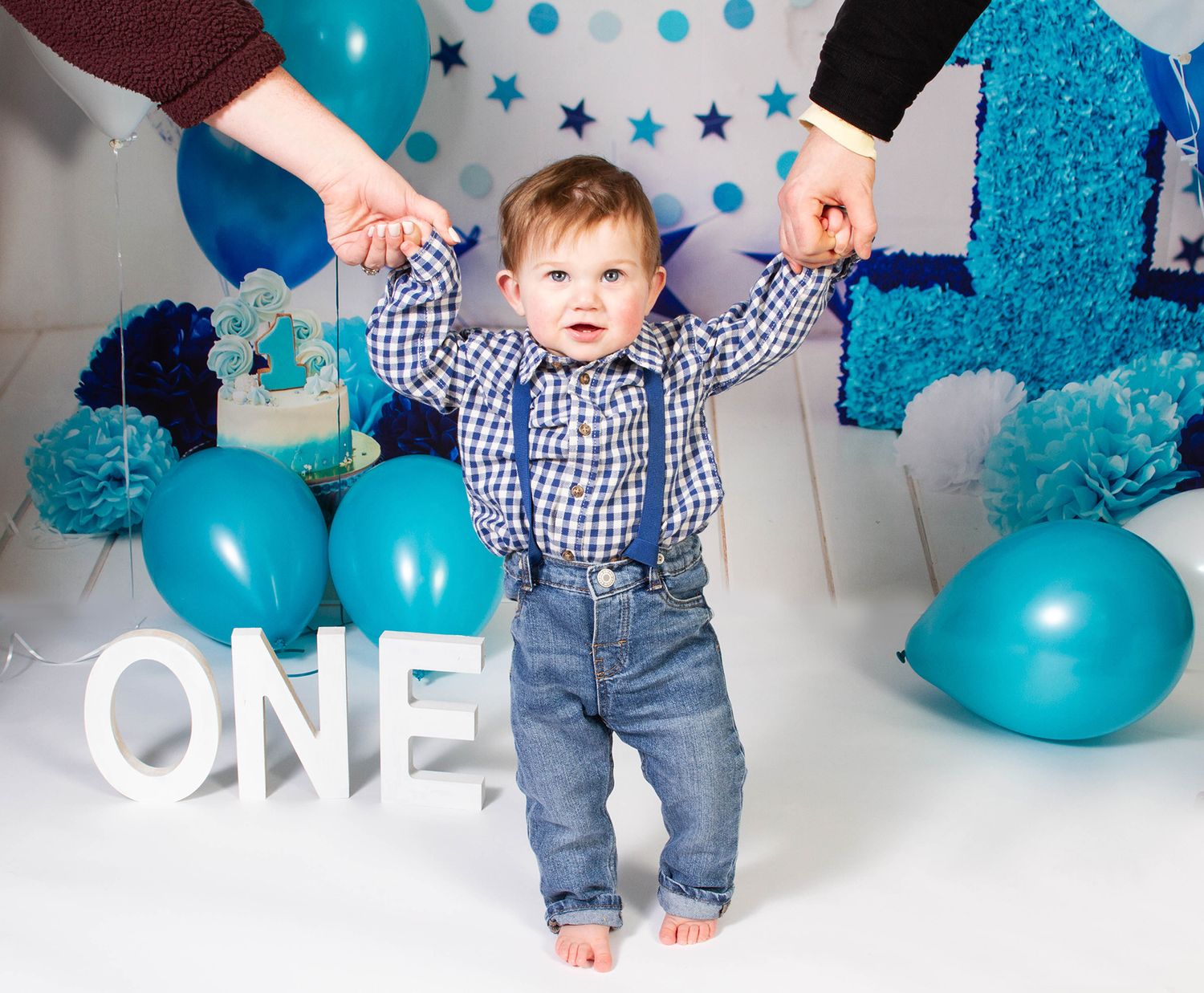 birthday boy, 1 year photo session, cake smash, cake smash session, baby boy, blue, cake, balloons, cute baby, baby photographer, nc, studio