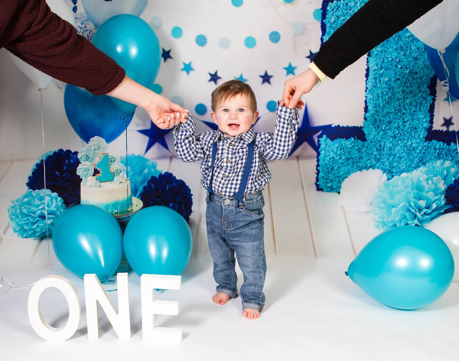 birthday boy, 1 year photo session, cake smash, cake smash session, baby boy, blue, cake, balloons, cute baby, baby photographer, nc, studio
