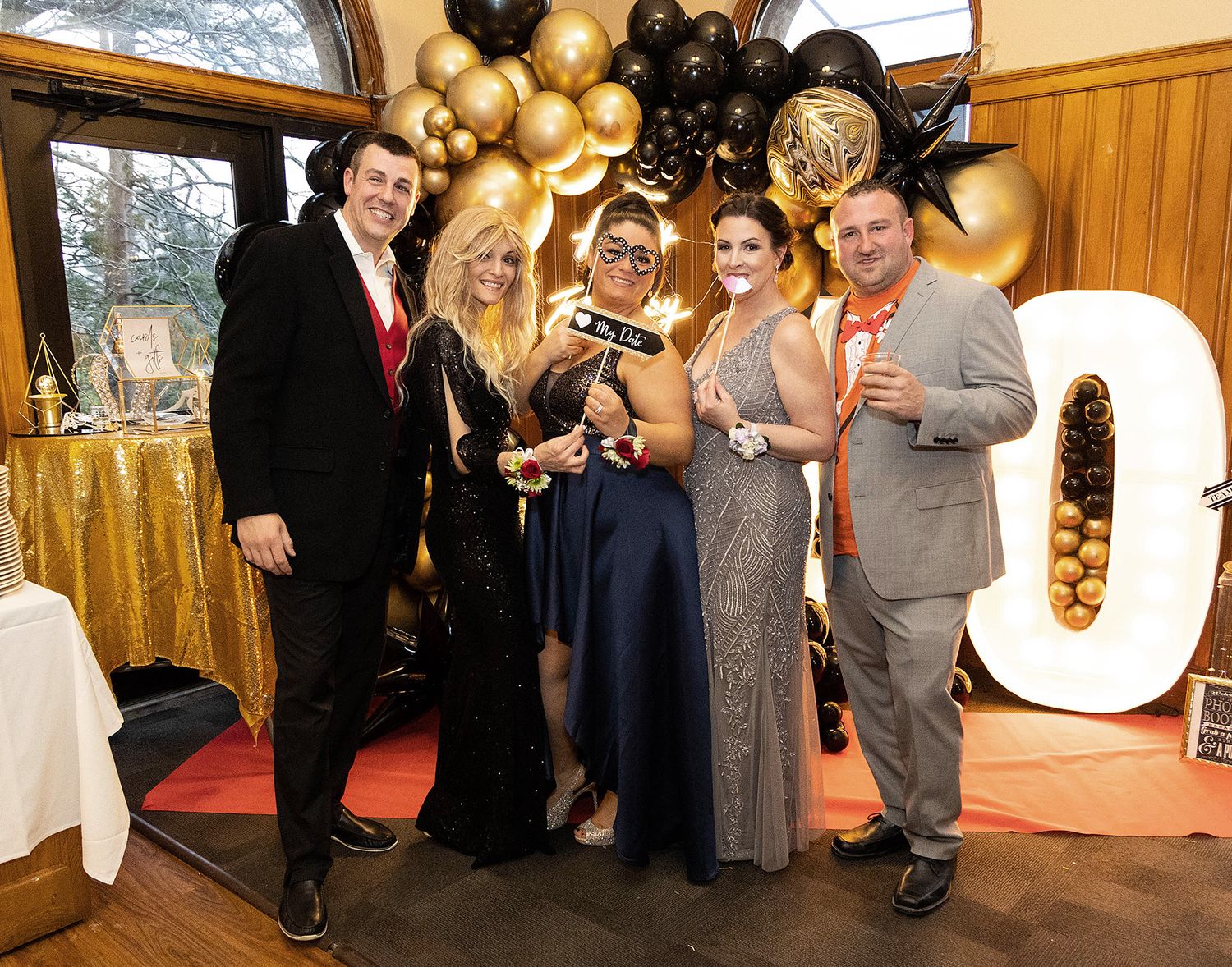 40th birthday party, party decor, black and gold, balloons, fun party, event photographer, event photography, prom decor, prom night, fun