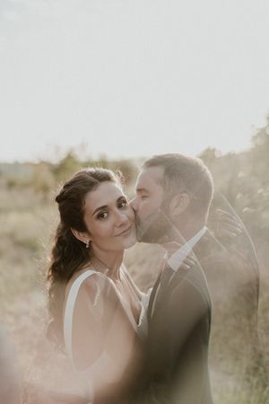 Spontaneous kiss between the newlyweds under the trees — emotional and fun wedding photography in Portugal