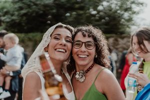 Wedding guests smiling in the sun — relaxed and spontaneous cocktail moment at The Astoria wedding venue in Portugal.