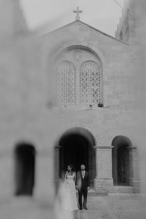 Bride and groom entering the church at The Astoria — wedding ceremony moment in Porto captured in documentary style.