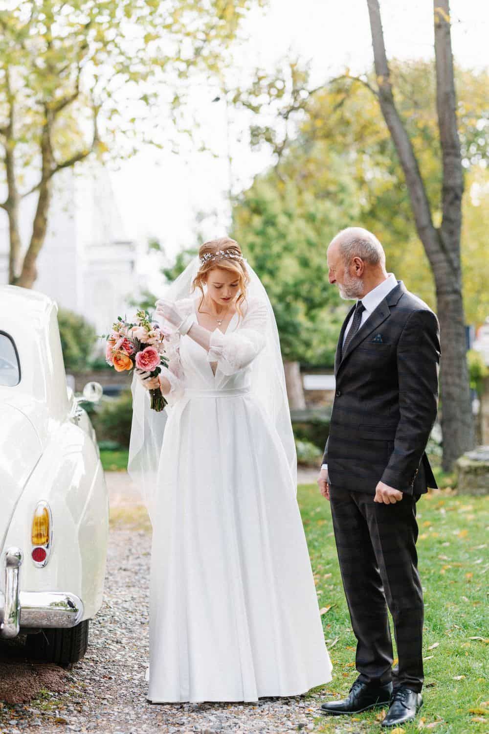 emotional-moments-st-marks-wedding-08
