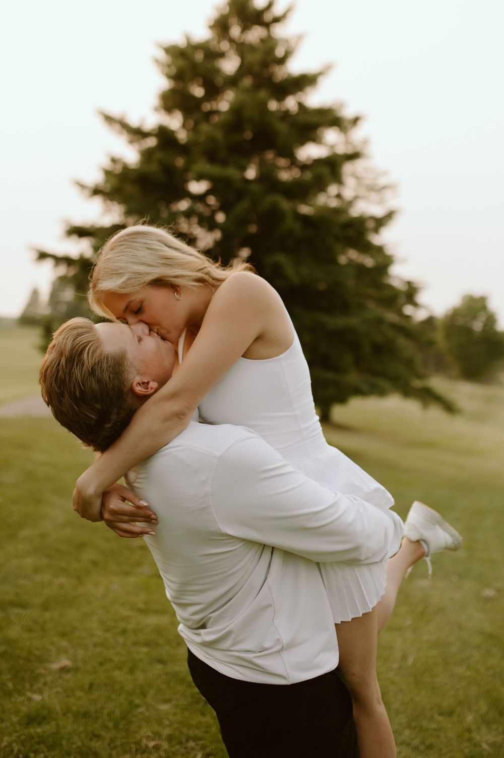 Minnesota Wedding Photographer, Romantic and Authentic Minnesota Photography, Minnesota Couple Photos | Rachel Marie Photography