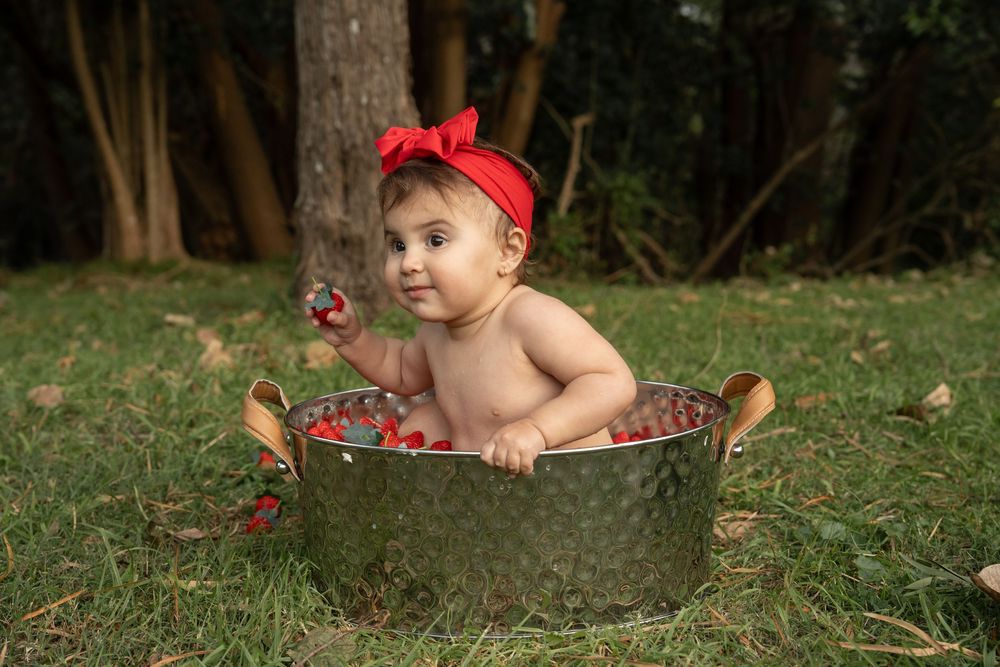 first birthday photography Wollongong strawberry bath